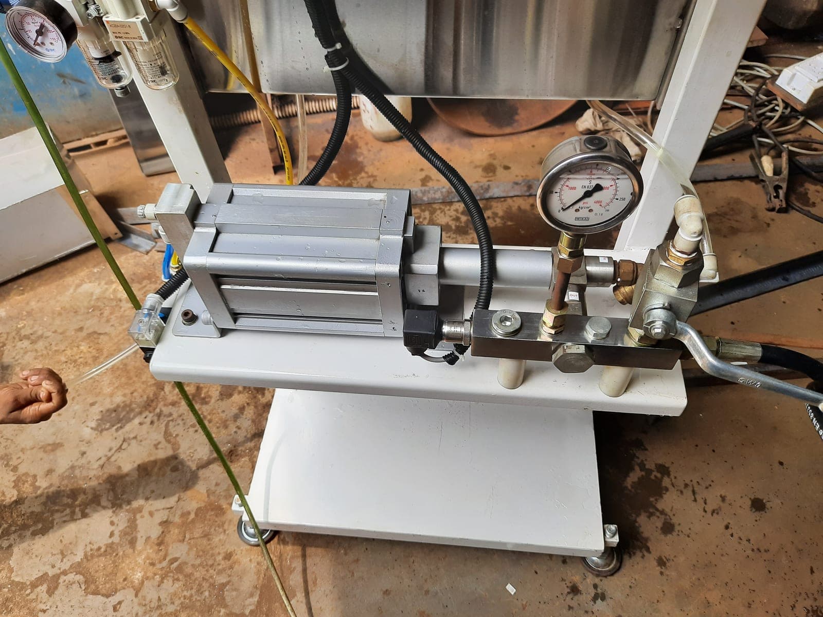 Hydraulic Cylinder Testing Machine — photo 1