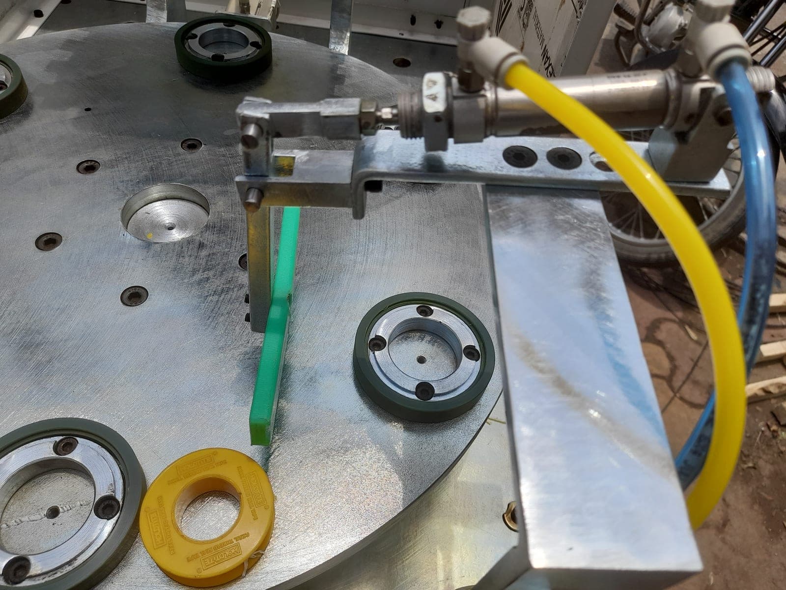 Mixer-Grinder Motor Fitting Machine — photo 2
