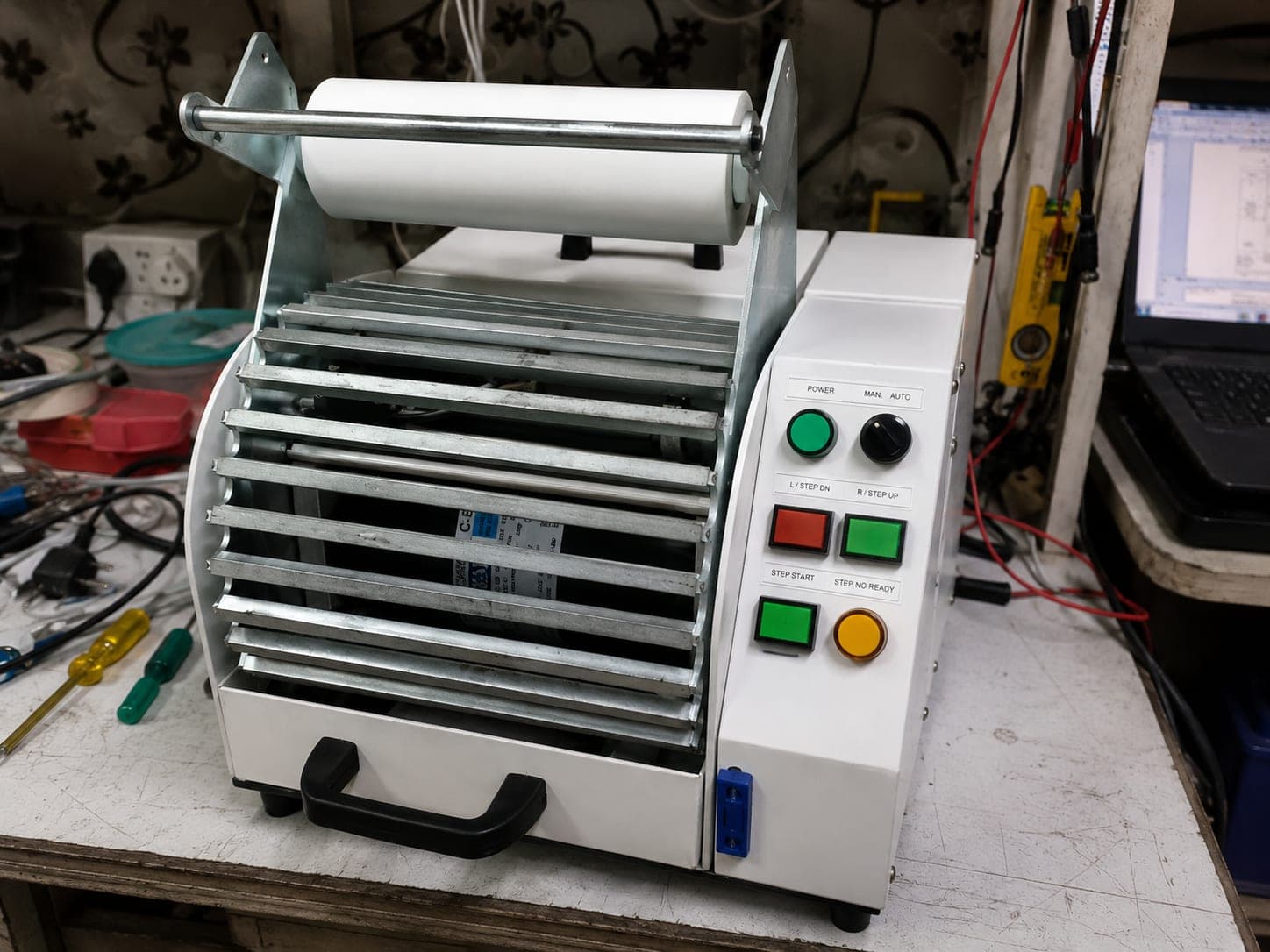 Tape Cutting & Dispensing Machine — photo 1