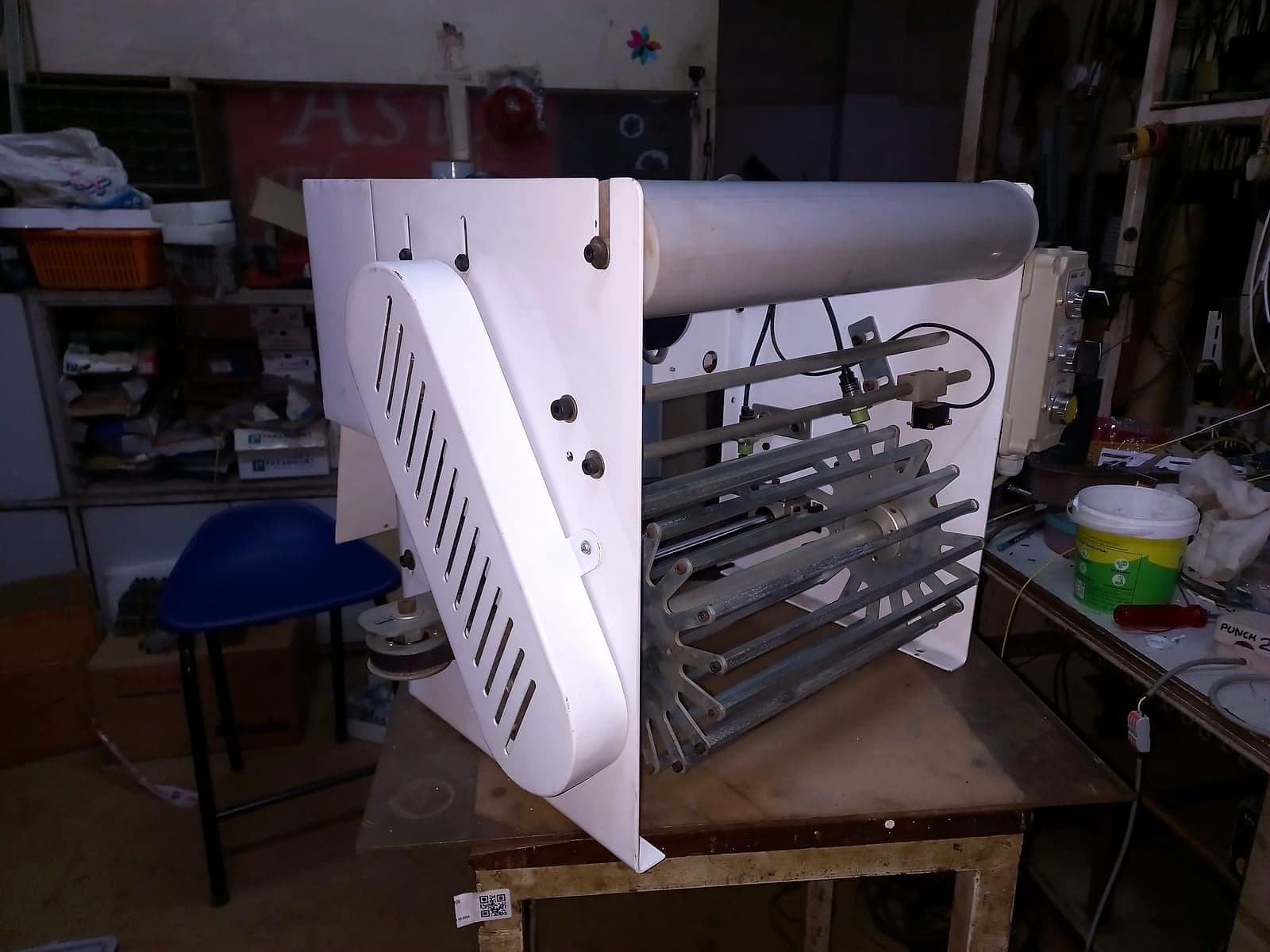 Tape Cutting & Dispensing Machine